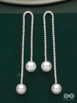 New dawn - Dangling crystal earrings with white pearl 