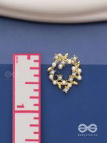 Emerald vines -Wreath shaped pearl studs 