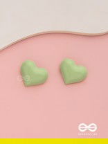 Lush amour - Green heart shaped studs 
