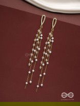 Glass sprinklings - Dangling golden bead earrings 