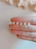 Queen’s delight - Crown shaped golden crystal studs 