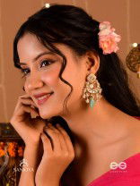 PURNIMA PHOOL – FULL MOON FLOWER AN EXQUISITE KUNDAN EARRING FEATURING GOLDEN DESIGNS, PEARL CLUSTERS, AND A GREEN GEMSTONE DROP, SYMBOLIZING ELEGANCE