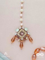 SUNDARA SHOBHA - BEAUTIFUL RADIANCE- ELEGANT MANGTIKA SURROUNDED BY SPARKLING STONES, DELICATE PEARLS AND LIGHT GREEN BEADS