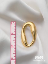 LOOPS OF GLAMOUR - GOLDEN TWISTED HOOP EARRINGS