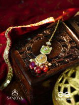 RUPANJALI - TRIBUTE TO BEAUTY - PEARLS, BEADS AND KUNDAN HAND EMBROIDERED MAANG TIKA
