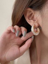 GILDED CREST - MODERN DUAL-TONE HOOPS