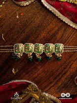 VANASHREE - QUEEN OF THE FOREST- MESMERIZING NECKLACE WITH VIBRANT GREEN AND GOLDEN ACCENTS, ADORNED WITH KUNDAN AND PEARLS