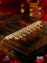 HIRANYA - GOLDEN GRACE - CLASSIC PEARL CHOKER WITH DELICATE GOLD ACCENTS