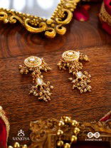 HIRANYA - GOLDEN GRACE - CLASSIC PEARLEARRINGS WITH DELICATE GOLD ACCENTS