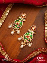 HARINAKSHI - DOE-EYED BEAUTY - GRACEFUL HANDCRAFTED KUNDAN EARRINGS WITH POLKI ACCENTS AND PEARL DETAILS