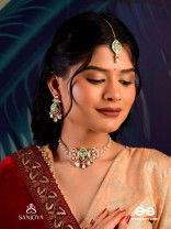 HARINAKSHI - DOE-EYED BEAUTY - GRACEFUL HANDCRAFTED KUNDAN MAANGTIKA WITH POLKI ACCENTS AND PEARL DETAILS