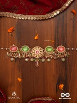 HARITRINA - GREEN AND PINK BEAUTY - ORNATE KUNDAN CHOKER WITH FLORAL MOTIFS AND SPARKLING DROPS