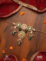 JALNIDHI - OCEAN’S TREASURE - HANDCRAFTED KUNDAN NECKLACE WITH GREEN GEMSTONES AND GOLDEN DETAILS