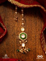 JALNIDHI - OCEAN’S TREASURE - HANDCRAFTED KUNDAN MAANGTIKA WITH GREEN GEMSTONES AND GOLDEN DETAILS