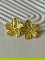GOLDEN PETAL-  ELEGANT GOLD FLOWER STUDS