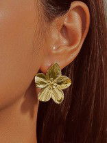 GOLDEN PETAL-  ELEGANT GOLD FLOWER STUDS