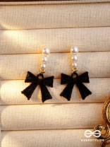 MIDNIGHT BOW - CHIC BLACK BOW WITH PEARL ACCENTS