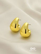 GOLDEN DRIP - POLISHED TEARDROP STUDS WITH A LUXURIOUS FINISH