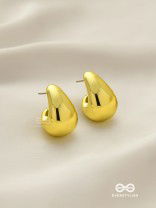 GOLDEN DRIP - POLISHED TEARDROP STUDS WITH A LUXURIOUS FINISH