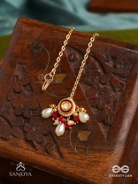 VARSHA - PEARL RAIN- MINIMAL STRINGED KUNDAN MAANGTIKA WITH LUSTROUS PEARL DROPLETS