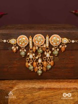 RAGTANIKA - COLORED COMPOSITION- HERITAGE STYLE KUNDAN NECKPIECE WITH PEARLS AND BEADS