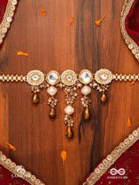 KANAKLEKHA - GOLDEN GLEAM- ROUND POLKI ACCENTED NECKPIECE WITH DEWY WHITE PEARLS AND WARM EARTHY TONE BEADS