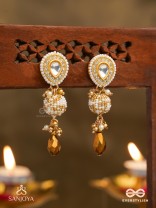 KANAKLEKHA - GOLDEN GLEAM- ROUND POLKI ACCENTED EARRINGS WITH DEWY WHITE PEARLS AND WARM EARTHY TONE BEADS