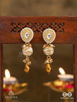 KANAKLEKHA - GOLDEN GLEAM- ROUND POLKI ACCENTED EARRINGS WITH DEWY WHITE PEARLS AND WARM EARTHY TONE BEADS