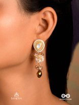 KANAKLEKHA - GOLDEN GLEAM- ROUND POLKI ACCENTED EARRINGS WITH DEWY WHITE PEARLS AND WARM EARTHY TONE BEADS