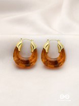 AMBER ARC- RICH BROWN RESIN HOOPS
