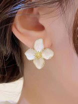 IVORY FLARE- GENTLE OFF-WHITE BLOOM STUDS