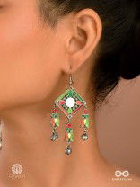 MIRROR FLAIR - VIBRANT OXIDISED EARRING