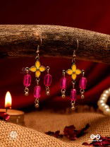 SUMMER SWAY - FUCHSIA BEADED EARRING