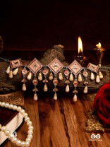 MISTI REET - STATEMENT SHELLS CHOKER 