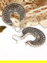 The Lady With A Class Traditional Motif Earrings 