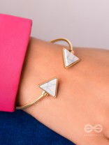The Gorgeous Charmer- Marble Triangles Bracelet - White