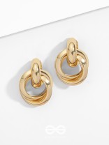 The Entangled Shimmer - Golden Elegant Studs