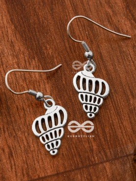 The Little Elegant Seashells - Tiny Trinket Earrings