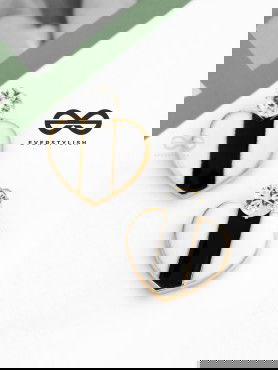 The Chic Valentine - Golden Heart Studs