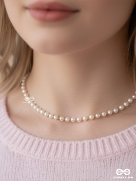 The Pearls of Elegance - Golden Statement Neckpiece