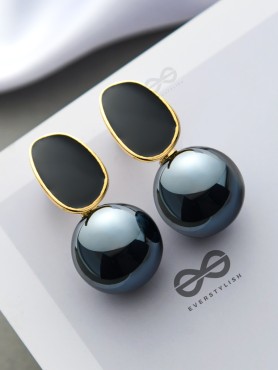 The Mesmerisingly Chic Statement Makers- Enamelled Pearl Earrings (Gun-Metal Grey)