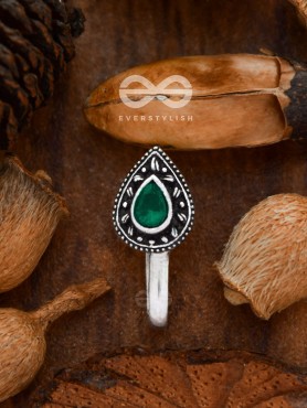 The Intricate Droplets - Embellished Non-pierced Nosepin (Emerald Green)