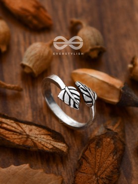 The Intricate Leaflets Toe Ring - Tiny Trinket Collection