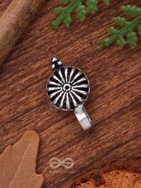 A MYSTIC CHAKRA - OXIDISED PRESS-ON NOSEPIN