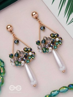 THE WILD HANGINGS - TRIANGLE DROP EARRINGS (GREEN)