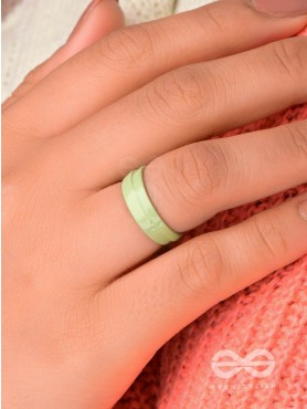 MY MINTY LUSH - ADJUSTABLE ACRYLIC RING