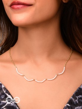 Pure Pearl Radiance - Casual Golden Neckpiece With Anti-Tarnish Coating 