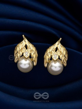 Leafy Curtain - Golden Pearl Stud Earrings