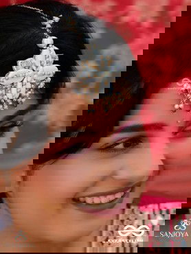 Jalkam- The Shell Cluster- Mirrors, Shells And Beads Hand Embroidered Maangtika