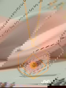 The Shy Daisy - Pressed Flower Resin Pendant With Ant-Tarnish Coating